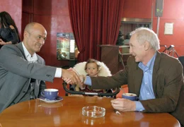 05.04) um 10:30 Uhr im Ersten. Max (Heiner Lauterbach, li.) ist dank der kleinen Maya (Maya Lauterbach) zu einem anderen Menschen geworden und s&ouml;hnt sich so mit seinem Vater Franz (Arthur Brauss) aus.