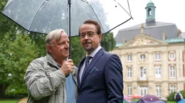 Axel Prahl und Jan-Josef Liefers am Set.