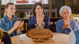 ARD Degeto SERVUS, SCHWIEGERMUTTER!, am Freitag (29.10.21) um 20:15 Uhr und um 01:20 Uhr im ERSTEN, online first ab Mittwoch (27.10.21) in der ARD MEDIATHEK V. li. n. re.: Franzi (Lena Meckel), Farah (&Aring;žiir Elo&Auml;&Yuml;lu) und Hanna (Astrid Polak) bringen als Wahlkampfteam geballte Frauenpower in die Kommunalpolitik. &Acirc;&copy; ARD Degeto/Yalla Productions, honorarfrei - Verwendung gem&Atilde;&curren;&Atilde;&Yuml; der AGB im engen inhaltlichen, redaktionellen Zusammenhang mit genannter Degeto-Sendung und bei Nennung "Bild: ARD Degeto/Yalla Productions" (S2+). ARD Degeto/Programmplanung und Presse, Tel: 069/1509-335, degeto-presse@degeto.de