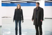 Kate Beckett (Stana Katic, l.) und Richard Castle (Nathan Fillion, r.) wollen unbedingt die von Thomas Gage begangenen Morde aufkl&auml;ren ...