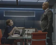 L-R: MacKenzie Meehan als Taylor Rentzel und Christopher Jackson als Chunk Palmer