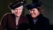 Rachel Lynde (Patricia Hamilton), Janet King (Lally Cadeau) (v.l.) Rachel Lynde (Patricia Hamilton), Janet King (Lally Cadeau) (v.l.)