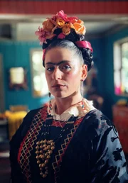 Frida Kahlo (Lou Strenger) gilt zurecht als bedeutendste K&uuml;nstlerin Mexikos. Sketch History enth&uuml;llt: Sie war au&szlig;erdem ein Telenovela-Star!