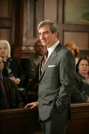 Staatsanwalt Jack McCoy (Sam Waterston) klagt einen vermeintlichen Helden an, dessen wahnwitzige Verbrecherjagd quer durch die Stadt in einem schweren Unfall endete und ein Menschenleben kostete.