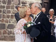 ARD DIE HOCHZEIT MEINER T&Ouml;CHTER, Deutschland 2006, Regie Thomas Jacob, am Samstag (22.05.10) um 16:00 Uhr im Ersten. Ende gut alles gut: Hilde (Ruth Maria Kubitschek) gibt ihrem Freund Theo (Ernst Stankovski) endlich das Ja-Wort.