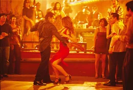 Reuben (Ben Stiller) hatte bis vor kurzem mit Salsa-Tanzen nichts am Hut. Doch f&uuml;r Polly (Jennifer Aniston) hat er heimlich einen Kurs gemacht und zeigt nun sein K&ouml;nnen.