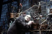 Fester Addams (Chrsitopher Lloyd) hat ein dunkles Geheimnis zu verbergen.