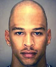 Der 25-J&auml;hrige Carruth, der seit 1997 als Wide Receiver bei den Carolina Panthers in der National Football League (NFL) spielte, scho&szlig; am 16. November in Charlotte mit seinen drei Kumpanen auf seine im Auto vorbeifahrende Lebensgef&auml;hrtin Cherica Adams. Sie erlag den schweren Verletzungen ...