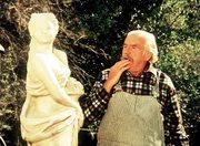 Die Statue erinnert Großvater Sam (Will Geer) an seine Jugendliebe ... Die Statue erinnert Großvater Sam (Will Geer) an seine Jugendliebe ...