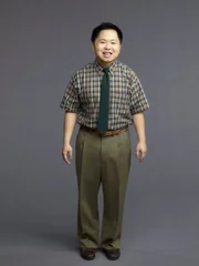 (1. Staffel) - Der neue, junge, selbstgef&auml;llige Chef von Max und Caroline: Han Lee (Matthew Moy) ...