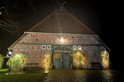 Th&ouml;lkes Huus festlich geschm&uuml;ckt