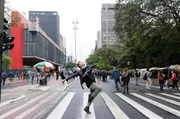 Ein Zebrastreifen auf der Avenida Paulista in S&atilde;o Paulo wird Eric Gauthiers B&uuml;hne.