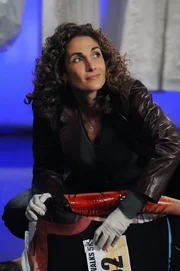 Der seltsame Tod einer Frau ergibt f&uuml;r Stella (Melina Kanakaredes) pl&ouml;tzlich einen Sinn, als eine weitere Frau tot aufgefunden wird ...