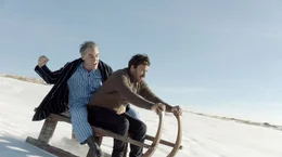 In einer Zwangssituation nutzen Wolf (Sebastian Blomberg, rechts) und &bdquo;Curveball&ldquo; Rafid Ahmed Alwan (Dar Salim) das Transportmittel, das sich ihnen bietet &hellip;
