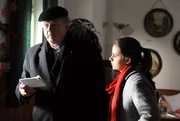 Pfarrer Kurz und Charlie können es nicht fassen, dass Amir verschwunden ist. Von links: Pfarrer Kurz (Hans Stadlbauer) und Charlie Keller (Marie-Claire Schuller).