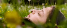 Die dreizehnj&auml;hrige Amelie (Mia Kasalo) ist wom&ouml;glich das sturste M&auml;dchen in ganz Berlin.
