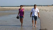 Contributors Kelly Goffigan (L) and Dan Goffigan (R) take a walk along the beach as they discuss all of the beach homes they toured and which one they'd like to purchase as seen on HGTV's Beachfront Bargain Hunt. Contributors Kelly Goffigan (L) and Dan Goffigan (R) take a walk along the beach as they discuss all of the beach homes they toured and which one they'd like to purchase as seen on HGTV's Beachfront Bargain Hunt.