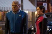 Bortus (Peter Macon, l.); Talla (Jessica Szohr, r.) Bortus (Peter Macon, l.); Talla (Jessica Szohr, r.)