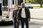 Alexa Davalos als Special Agent Kristin Gaines und Edwin Hodge als Special Agent Ray Cannon