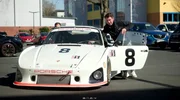 Der Porsche 935 - ein Stück Rennsportgeschichte, das den Geist vergangener Le-Mans-Tage lebendig hält. Der Porsche 935 - ein Stück Rennsportgeschichte, das den Geist vergangener Le-Mans-Tage lebendig hält.