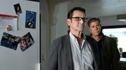 Finn (Sven Martinek, r.) und Lars (Ingo Naujoks, r.) sprechen mit einem frustrierten Joachim Schreiber. Finn (Sven Martinek, r.) und Lars (Ingo Naujoks, r.) sprechen mit einem frustrierten Joachim Schreiber.