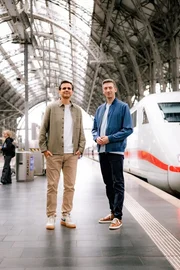 Stefan Uhl (l.) und Steffen Hallaschka  +++ Die Verwendung des sendungsbezogenen Materials ist nur mit dem Hinweis und Verlinkung auf RTL+ gestattet. +++