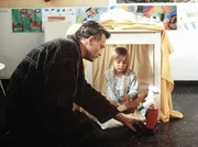 Selbst wegen einer Blinddarmoperation im Krankenhaus, lernt Max Ballauf (Klaus J. Behrendt) Nathalie (Anna Sophie Claus) kennen. Das M&auml;dchen ist offenbar schwer misshandelt worden.