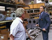 Goren (Vincent D'Onofrio, r.) provoziert Lance Brody (Thomas G. Waites), den Ehemann der Toten, um so an ein Gest&auml;ndnis zu kommen.