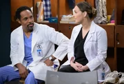 Dr. Ben Warren (Jason George, l.): Dr. Jo Wilson (Camilla Luddington, r.)
