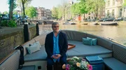 Hape Kerkeling genie&szlig;t eine Grachtenfahrt in seiner Lieblings Stadt: Amsterdam.