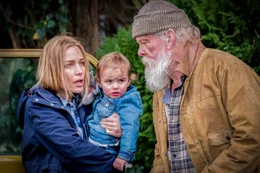 Leah Banning (Piper Perabo), Clay Banning (Nick Nolte, r.).