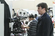 Die Ermittlungen zum aktuellen Fall f&uuml;hren Castle (Molly C. Quinn) nach L.A., wo er dem Filmset f&uuml;r "Heat Wave" einen Besuch abstattet.