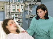 Sophie und ihre Mutter Marlene. Sophie ist &uuml;berrascht von der pl&ouml;tzlich, kritischen &Auml;u&szlig;erung ihrer Mutter: Sie soll sich ihren Freund, Frederik aus dem Kopf schlagen.