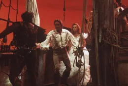 Joans (Kathleen Turner, r.) Fantasie geht mal wieder mit ihr durch: Tapfer verteidigt Jack (Michael Douglas, M.) seine Joan gegen b&ouml;se Piraten ...