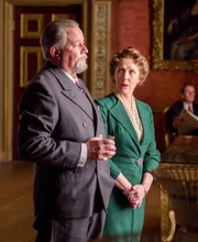 Abe Ryland (James Carroll Jordan), Madame Olivier (Patricia Hodge).