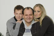 L-R: Mathias (Mathias Schlung), Markus (Markus Majowski) und Janine (Janine Kunze) haben gemeinsam viel Spaß in der COMEDY WG. L-R: Mathias (Mathias Schlung), Markus (Markus Majowski) und Janine (Janine Kunze) haben gemeinsam viel Spaß in der COMEDY WG.