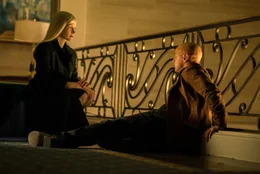 Vuk (Jessica Chastain, l.); Professor X (James McAvoy, r.)