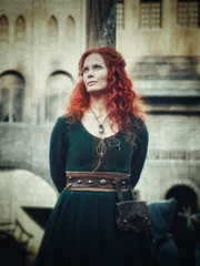 Die Hexe (Valerie Niehaus) soll auf dem Scheiterhaufen verbrannt werden. Allerdings muss vorher noch gekl&auml;rt werden, ob das denn &uuml;berhaupt politisch korrekt ist!