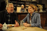 Martin schlägt Uschi vor, in Zukunft von zu Hause aus für die Brauerei zu arbeiten. Von links: Martin Kirchleitner (Hermann Giefer), Theresa Brunner (Ursula Erber) und Uschi Guggenmoser (Silke Popp).
