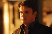 Macht sich Sorgen um seine Kollegin, die sich in große Gefahr begibt: Richard Castle (Nathan Fillion) Macht sich Sorgen um seine Kollegin, die sich in große Gefahr begibt: Richard Castle (Nathan Fillion)