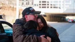 6. Januar 2021 &ndash; der Sturm auf das Kapitol in Washington macht die Zerrissenheit der amerikanischen Gesellschaft deutlich, die auch noch f&uuml;nf Jahre sp&auml;ter bis in einzelne Familien hinein wirkt &ndash; so auch bei den Reffitts. Der Vater, Guy, wird 2021 wegen seiner Beteiligung am Sturm aufs Kapitol verhaftet und verurteilt. - Guy Reffitt wird 2025 aus dem Gef&auml;ngnis entlassen.