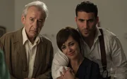 (v.l.n.r.) Emilio López (José Sacristán); Ana Rivera (Paula Echevarría); Alberto Márquez (Miguel Ángel Silvestre) (v.l.n.r.) Emilio López (José Sacristán); Ana Rivera (Paula Echevarría); Alberto Márquez (Miguel Ángel Silvestre)