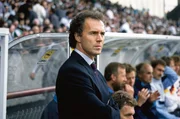 Die Doku-Trilogie beleuchtet den Lebensweg der Sportikone Franz Beckenbauer zwischen Märchen und Mythos. Die Doku-Trilogie beleuchtet den Lebensweg der Sportikone Franz Beckenbauer zwischen Märchen und Mythos.