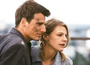 Maria (Sophie Sch&uuml;tt) hilft Tom (Rene Steinke) und Semir bei der Suche nach den Entf&uuml;hrern.