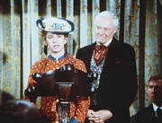 Laura (Melissa Gilbert, l.) nimmt den ersten Preis nicht an, da sie ihren Namen nicht unter ein Buch setzen will, an dem Mr. Broxton (William Prince, r.) so viele &Auml;nderungen vorgenommen hat.