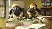 Shaun und Bitzer wollen für den Farmer und seine Freundin ein tolles Essen kochen. Shaun und Bitzer wollen für den Farmer und seine Freundin ein tolles Essen kochen.