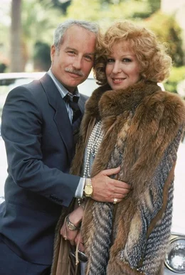 Gesch&auml;ftsmann Dave Whiteman (Richard Dreyfuss, l.) und seine Frau Barbara (Bette Midler, r.) haben Geld, eine Villa in Beverly Hills - und jede Menge Wohlstandsneurosen und Psycho-Macken ...