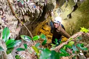 Mai ist mit einem deutsch-vietnamesischen Team unterwegs und erforscht die Lebenswelt in den H&ouml;hlen des Cuc Phuong National Park; immer wieder werden neue Arten entdeckt, z. B. eine besondere H&ouml;hlengarnele.