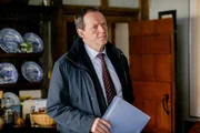 Inspektor Lewis (Kevin Whately) versucht, sich ein Bild von den Lebensumständen des Opfers zu machen. Inspektor Lewis (Kevin Whately) versucht, sich ein Bild von den Lebensumständen des Opfers zu machen.