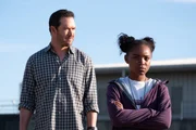 Brad Wolgast (Mark-Paul Gosselaar, l.); Amy Bellafonte (Saniyya Sidney, r.)